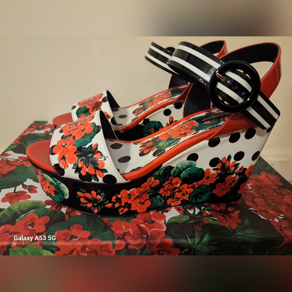 Dolce & Gabbana Geranium flower printed patent leather platform sandals Size 36